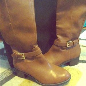 High rise boots 👢 💯 price negotiable!!!! 💯